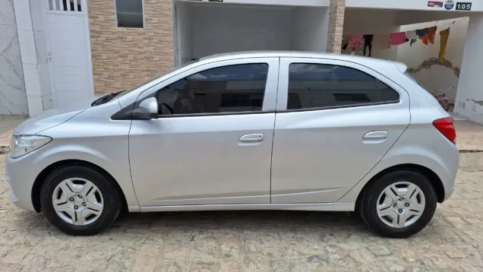 Chevrolet Onix JOY Hatch 1.0 8V Flex Mec. 4P 2018