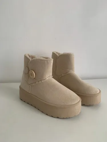 Botinha plataforma tipo ugg peluciada/pelo bege