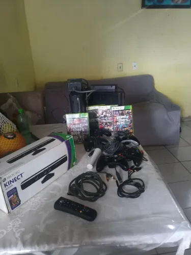 2 Xbox 360 e acessórios para retirada de peças 