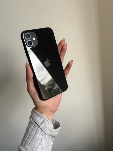 iPhone 11 - 64 GB