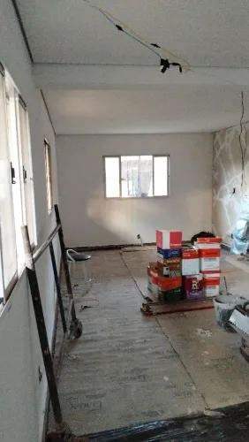 Reformas residenciais e comerciais.
