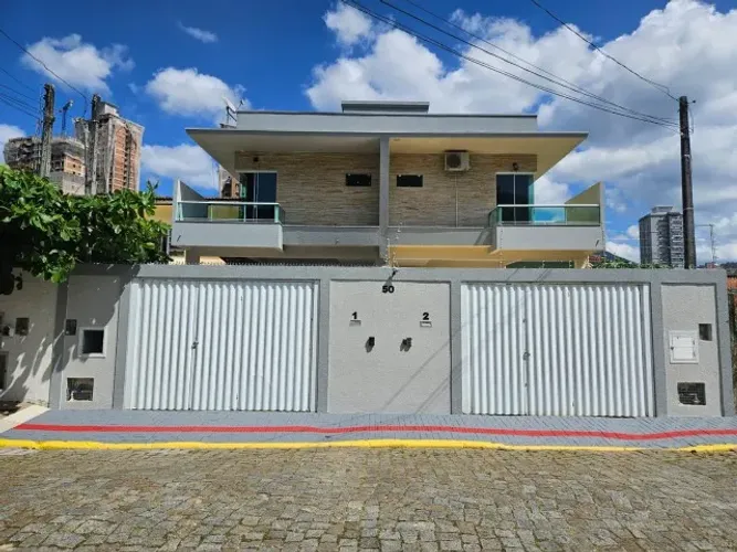 Aluga-se Casa com Piscina em Itapema
