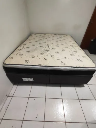 Cama Box Queen com colchão