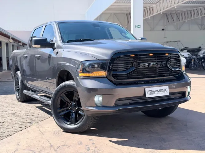 Ram Classic Laramie 5.7 V8 16V Gasolina 4X4 Aut. 2023