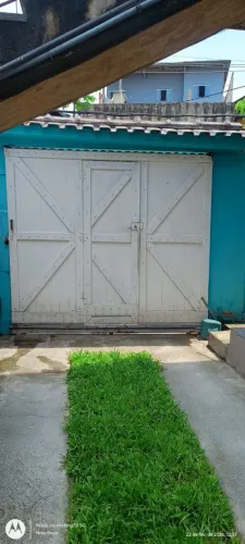 Portao de madeira com social