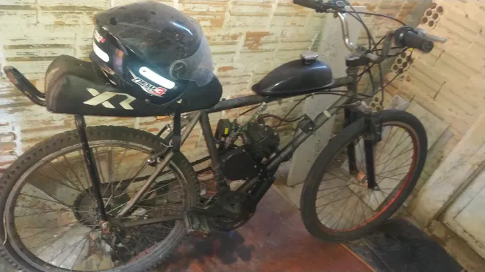 Vende-se bicicleta com motor em ótimo estado !!!