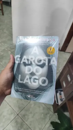 Livro a garota do lago