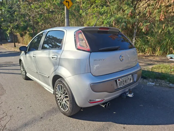 Fiat Punto Sporting 1.8 Flex 8v/16v 5P 2013