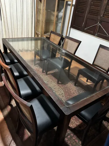 Mesa de jantar em Madeira Maciça