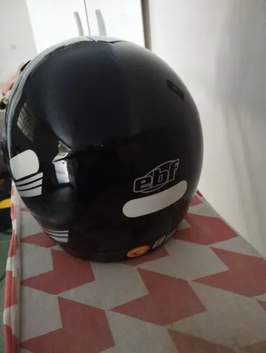 Vendo capacete ebf muito novo.