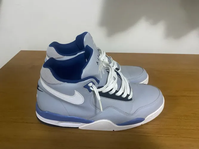 Tênis Nike flight legacy