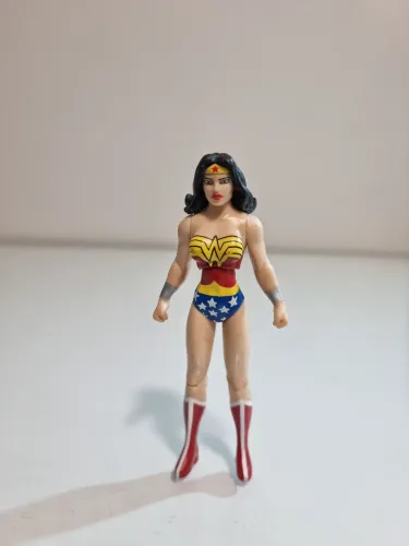 Boneco Mulher-Maravilha DC Action Figure