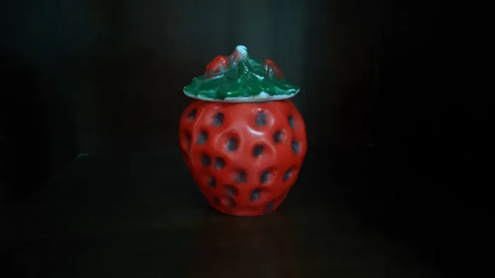 Bomboniere Decorativa em Formato de Morango retrô
