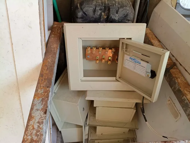 10 caixa de barramento brindada 