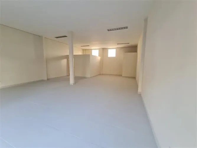 Salão Comercial no Jardim Popular de Aproximadamente 92m² Com Sala Nos Fundos e Banheiro