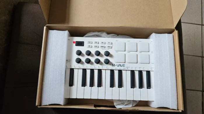 Controlador midi M-vave smk 25 (não arturia nord keys)