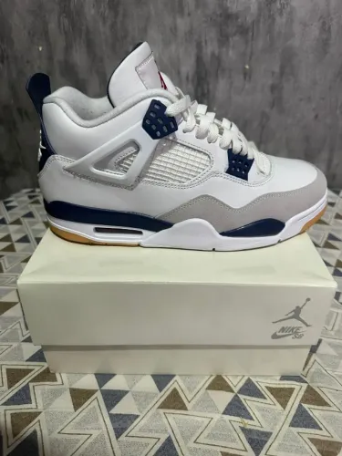 Tênis Nike SB x Air Jordan 4 Retro Navy