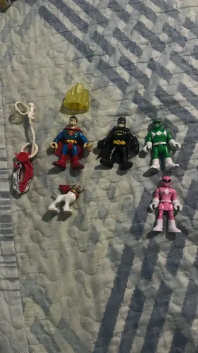 Bonecos Imaginext e acessórios