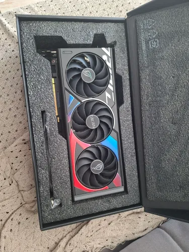 RTX 4060 Ti 8GB ASUS ROG STRIX - 3 Fans - Excelente Estado