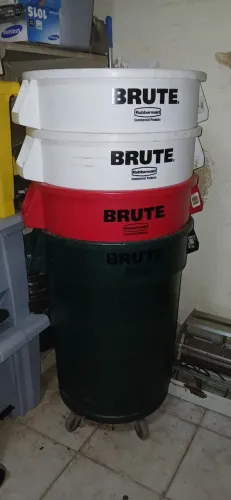 recipiente /lixeira brute 121 litros
