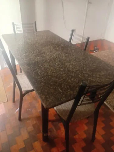 Vendo mesa de granito com 4 cadeiras