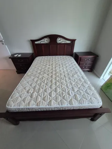 Cama de Casal em Madeira + 2 Criados-Mudos + Colchão