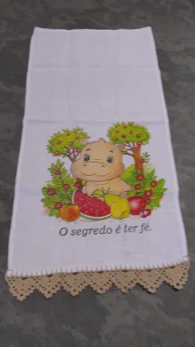 Panos de prato com bicos de crochê 