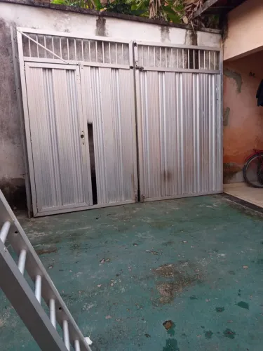 Portão de alumínio para garagem, nas medidas 2,40 de altura x 152 de largura de cada banda