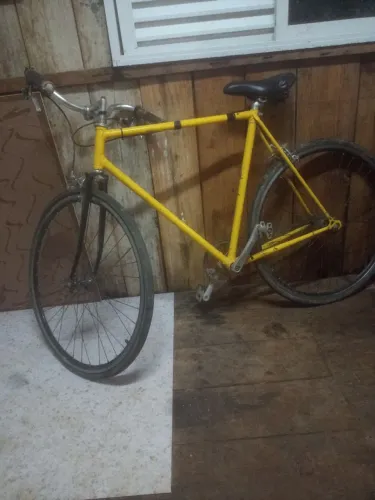 Vando bicicleta de corrida
