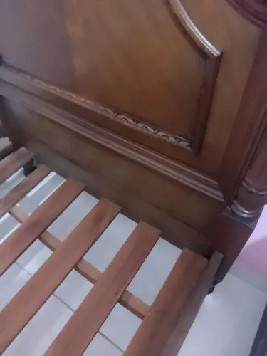 Cama de madeira