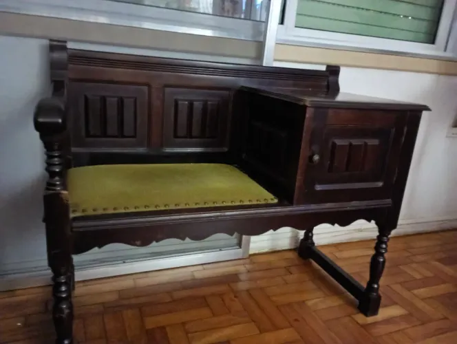Mesa de telefone com assento acoplado