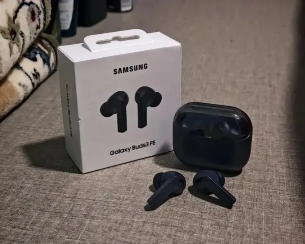 Samsung Galaxy Buds3 FE - Novo, Lacrado
