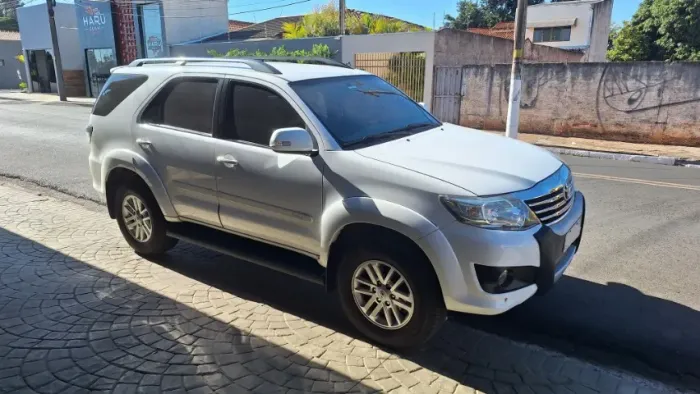 Toyota Hilux SW4 SR 4X2 2.7/ 2.7 Flex 16V Aut. 2015