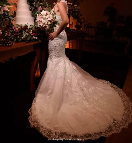 Vestido de noiva disponível para venda