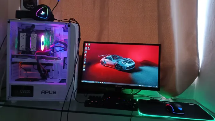 PC Gamer RX 6600 White + i5 8400 + 16GB + SSD Kingston + 2 Monitores + Kit periger Gamer