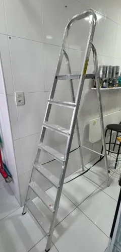 Escada de Alumínio 6 Degraus 