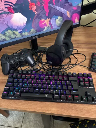 Headset hyperx cloud stringer + Teclado tdagger bora switch brow + controle pc