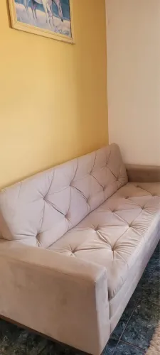 Sofá bege comprido. Ótimo estado!