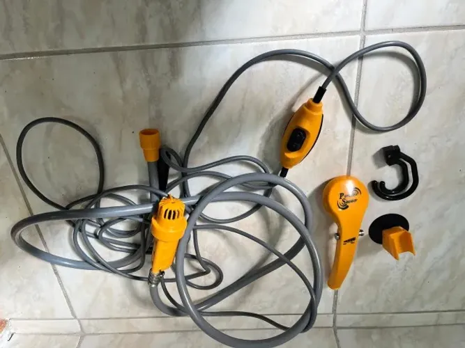 Chuveiro portátil Portable Shower 12V para carro e camping