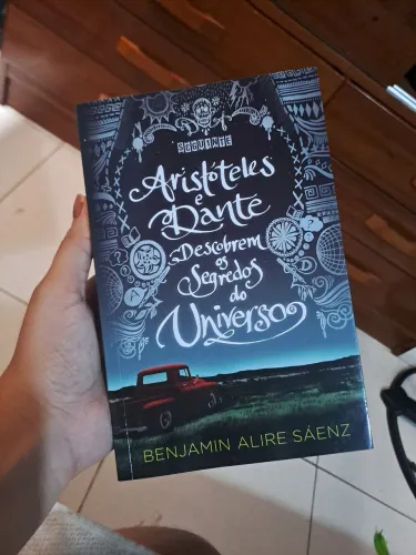 Vendo Livro Aristóteles e Dante descobrem os segredos do Universo.
