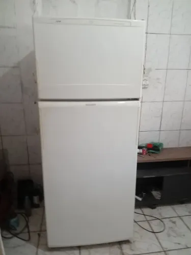 VENDO UMA GELADEIRA BRASTEMP FROS FREE CLEAN