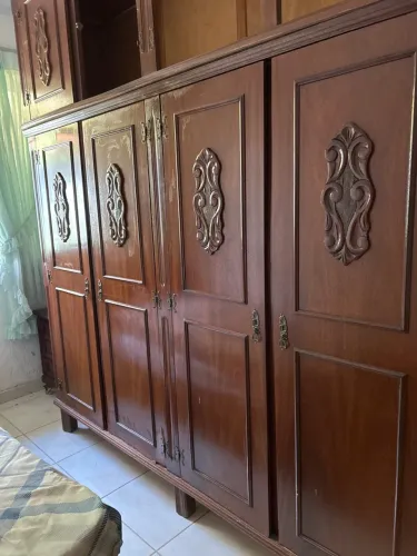Quarda roupa de casal com maleiro