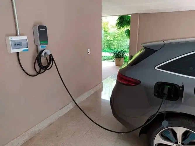 Instalação de carregador de carro elétrico