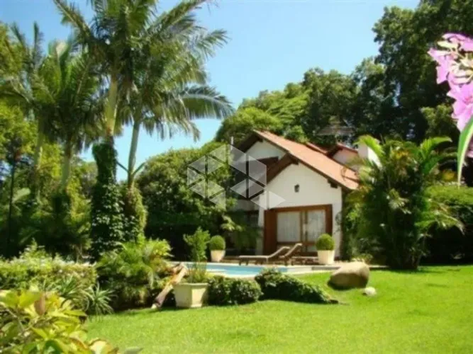Casa Alto Padrão com piscina e quadra de esportes na Vila Assunção