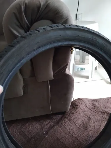 pneu de moto com câmera de ar