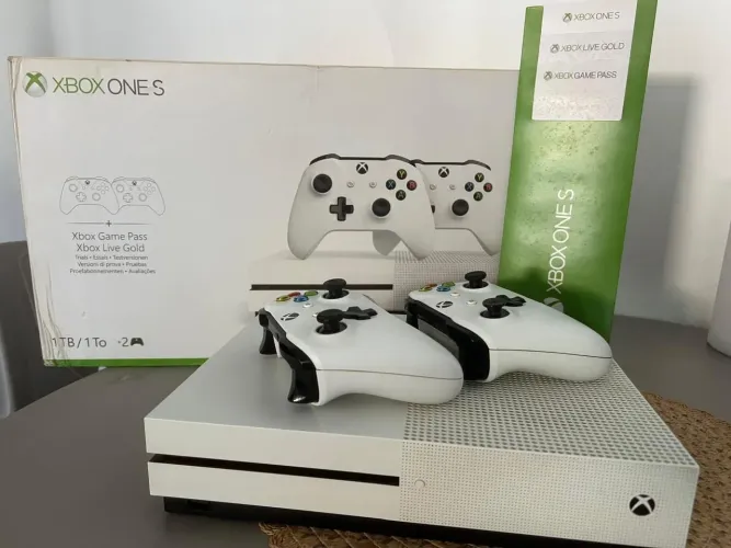 Vendo xbox one s completo!