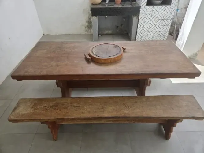 Mesa de Madeira Maciça de 2 metros e bancos (+ tábua de brinde)