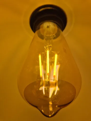 1 Lâmpada âmbar bivolt 4w e27 LED filamento visível 2700k branco quente
