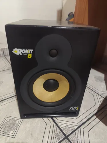 Caixa de monitor de audio KRK8 