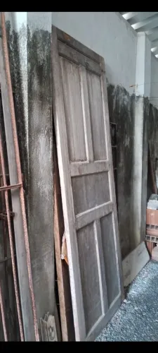 Porta de madeira maciça 2,08m x 1,80m